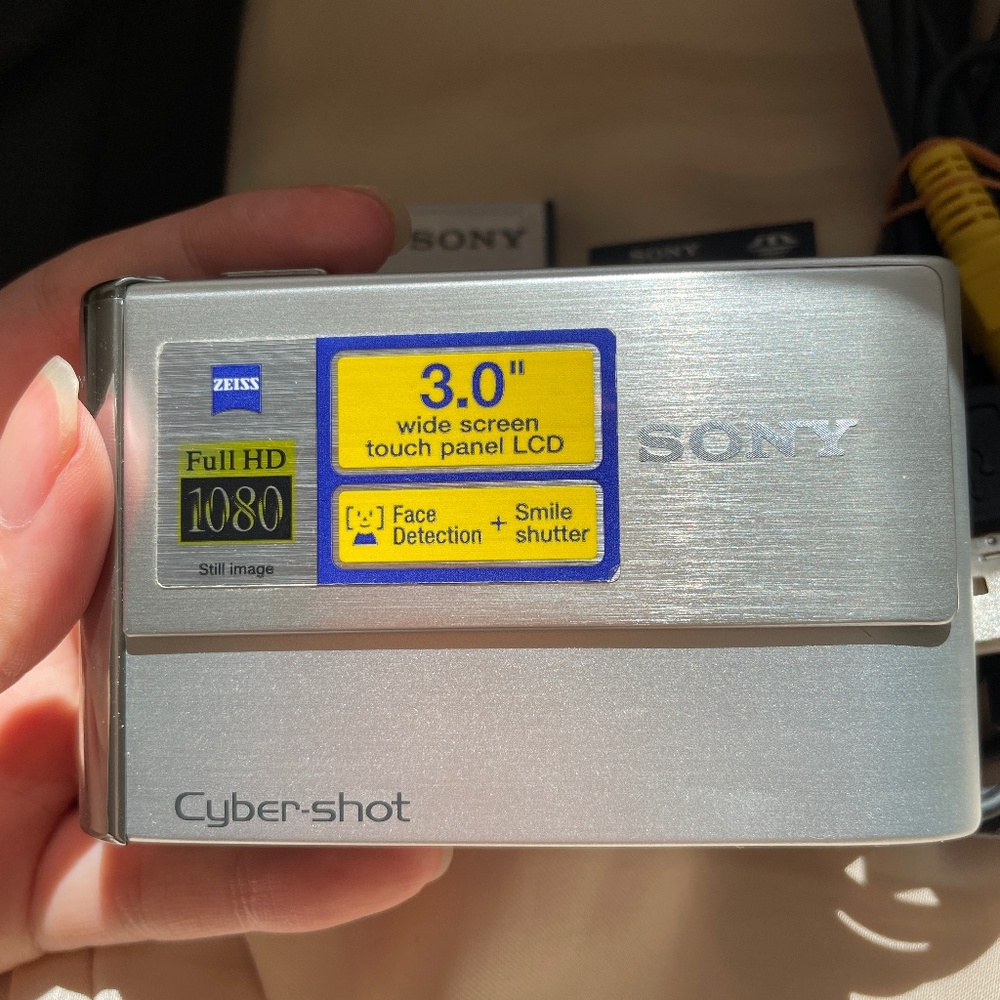 Mint Condition Sony DSC T70 Camera